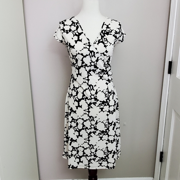 💥3/$25💥 Rena Rowan Floral Dress - Picture 2 of 9